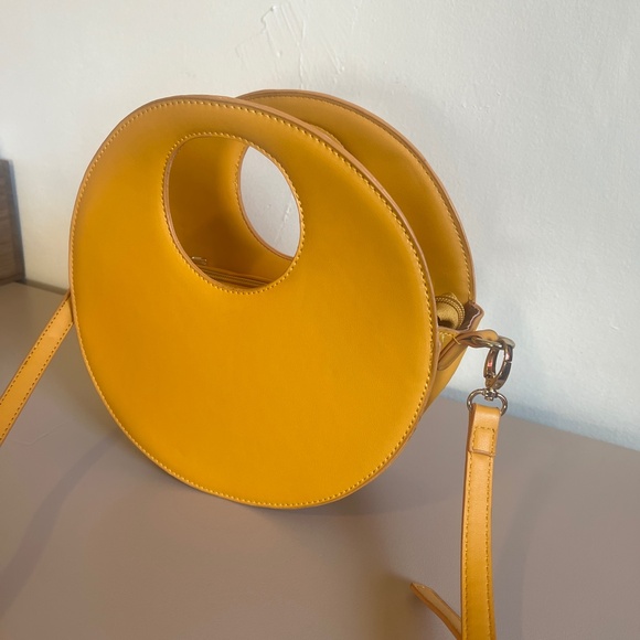JustFab Mustard Circle Crossbody Bag - Picture 4 of 11